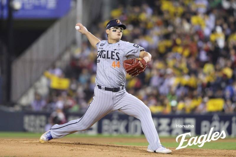 한화 김서현, 충격적인 복귀전…11-4에서 2피안타 2사구 1볼넷 |