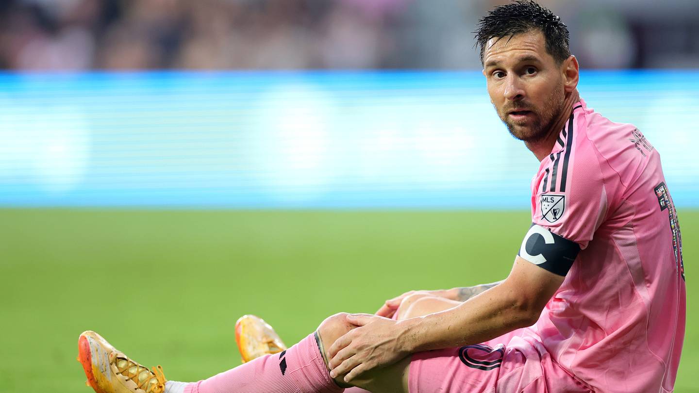 Messi Suffers Injury in Final Pre-World Cup Tune-Up, Forced Off at 73rd Minute
