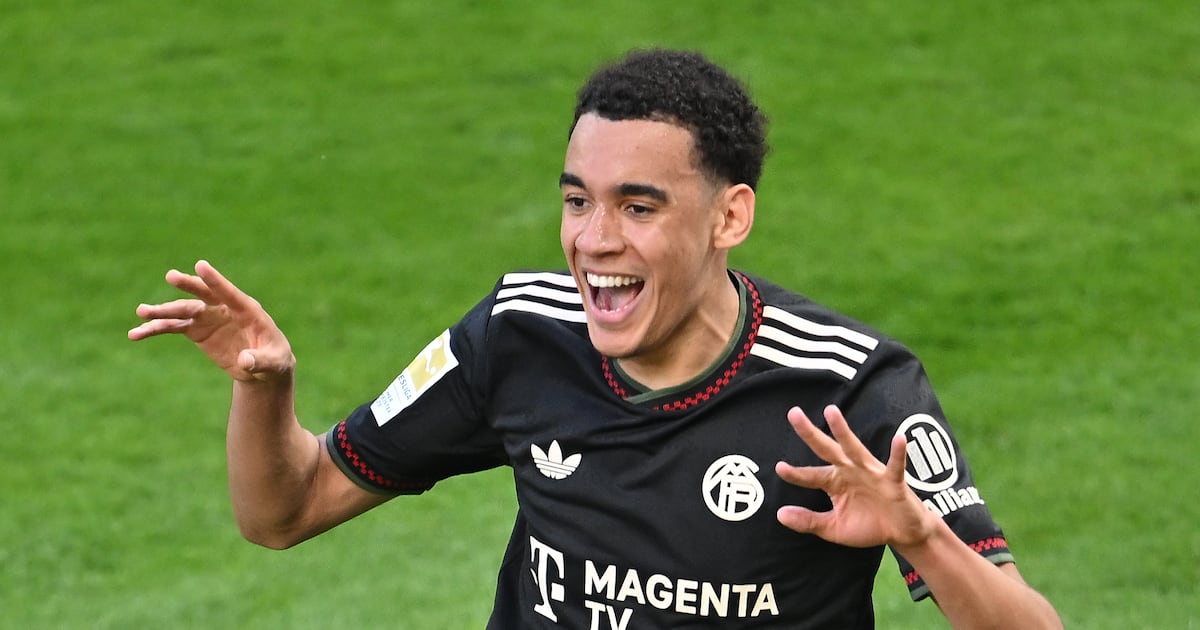 Bayern recovers from three-goal deficit to beat Mainz ahead of PSG Champions League showdown