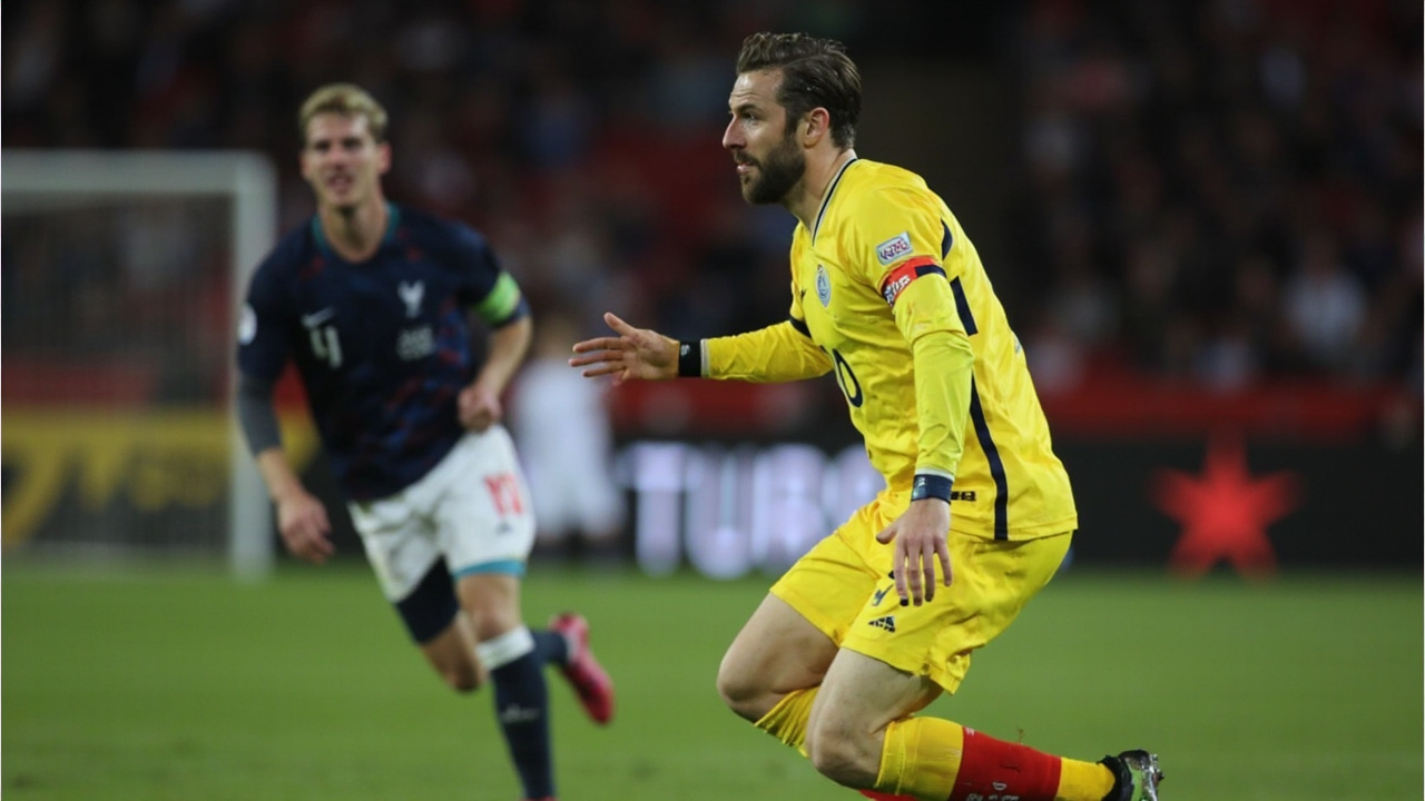 Kane's record penalty run stops but Bayern still beats Wolfsburg