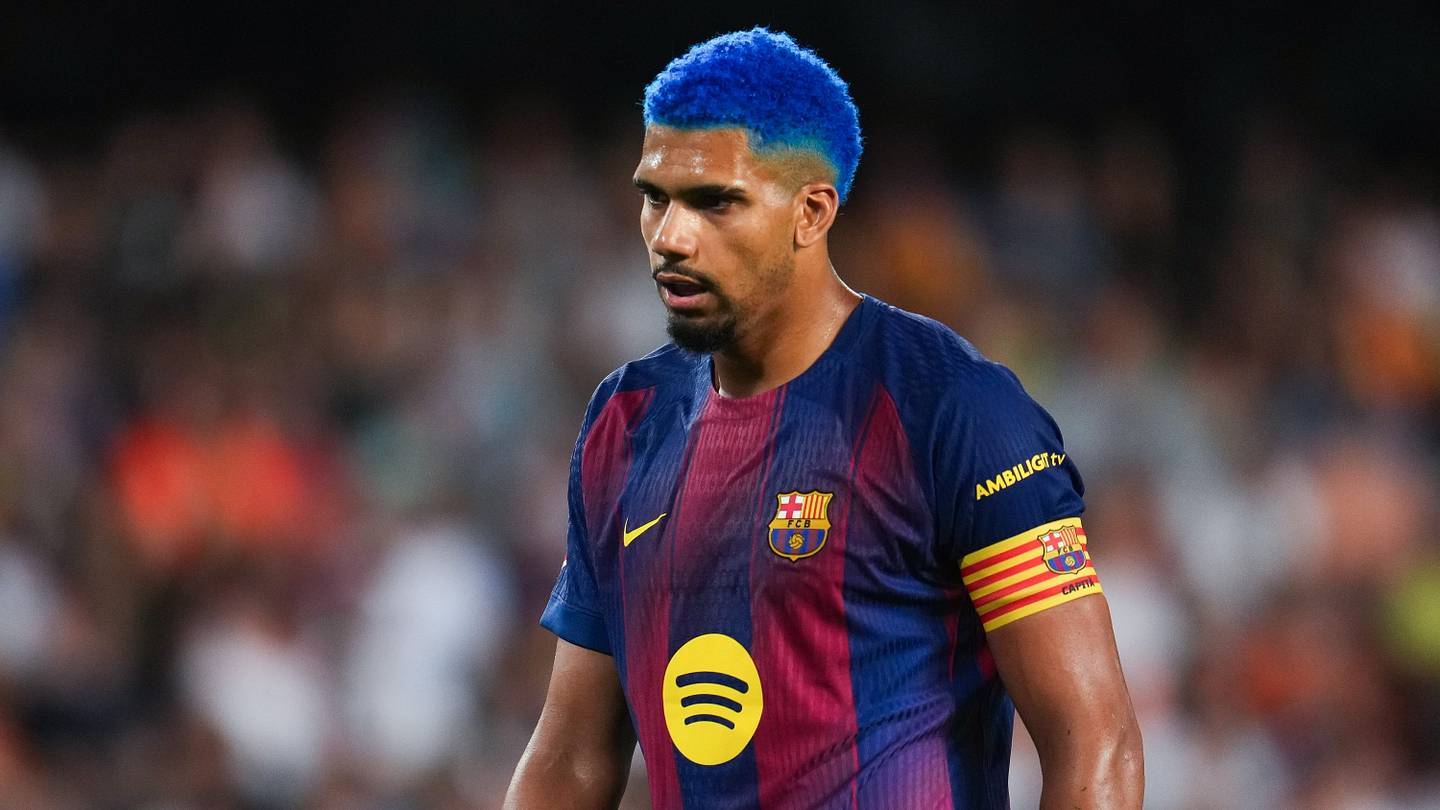 Uruguay's Araujo Seeks Treatment at Barcelona With World